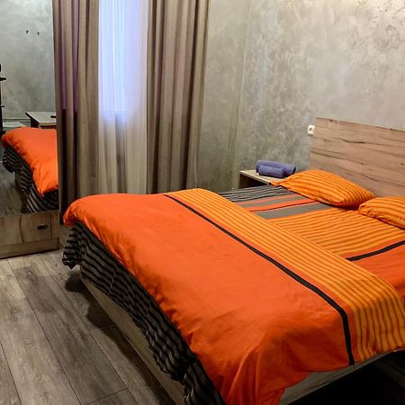 Studio Near Republic Square 耶烈万 外观 照片