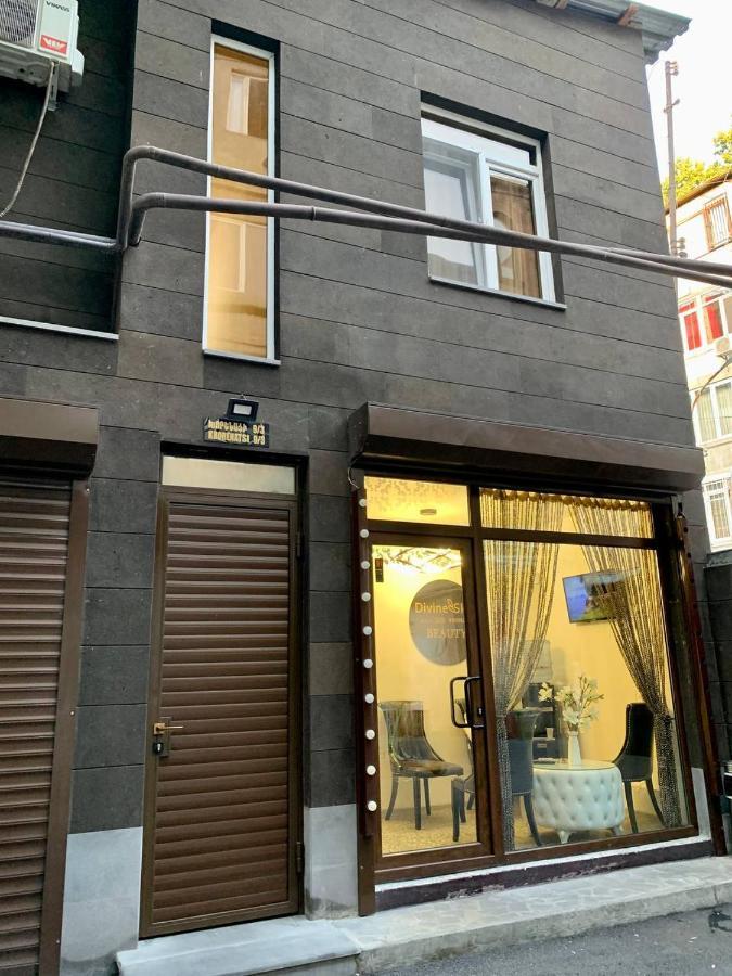 Studio Near Republic Square 耶烈万 外观 照片