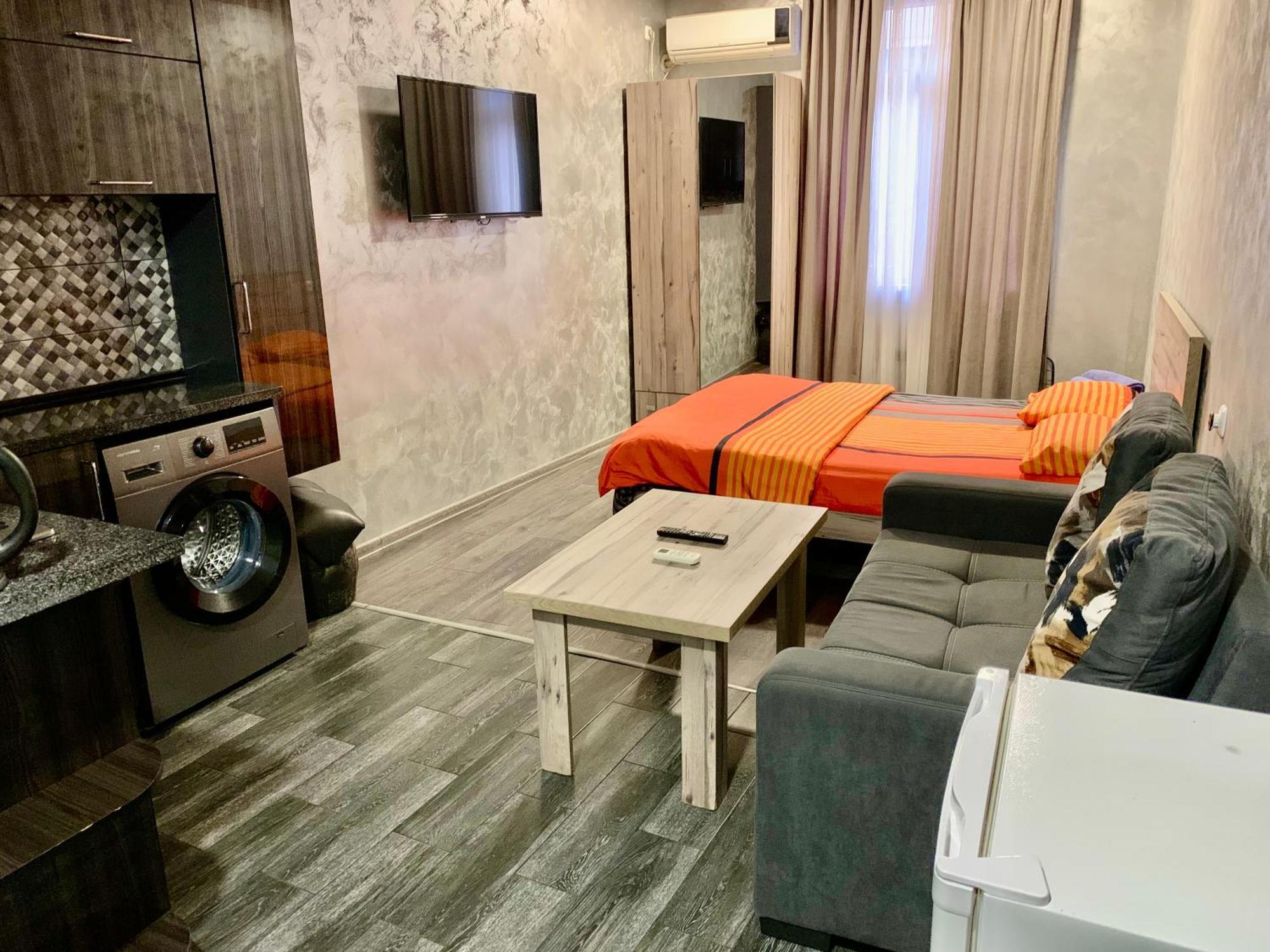 Studio Near Republic Square 耶烈万 外观 照片