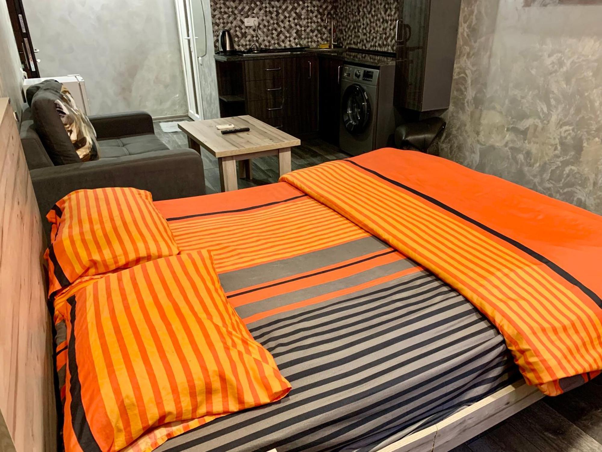 Studio Near Republic Square 耶烈万 外观 照片